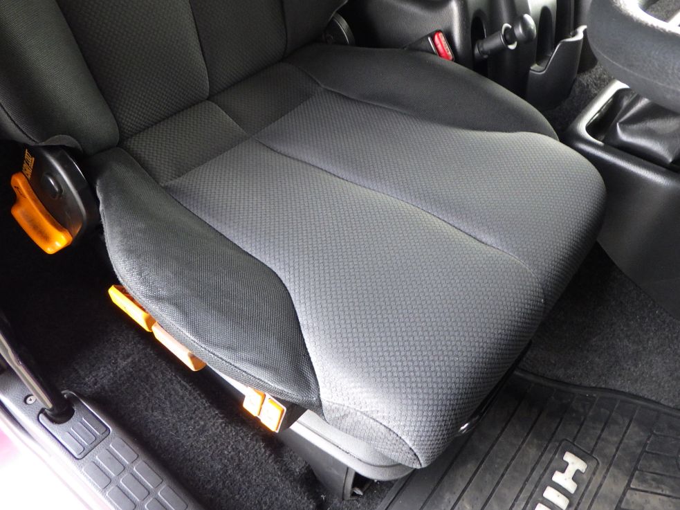 運転席座面にヘタリがあります。|日野 プロフィア QPG-FR1EXEGの写真40