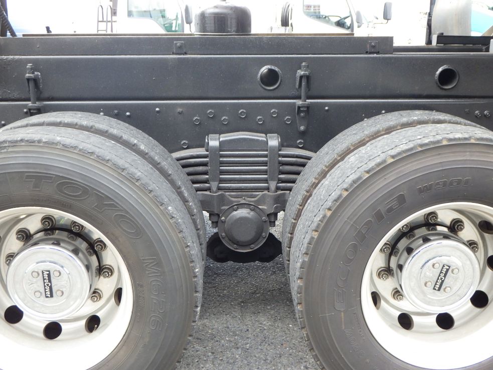 タイヤ間の状態です。|三菱 スーパーグレート QKG-FV50VYの写真5