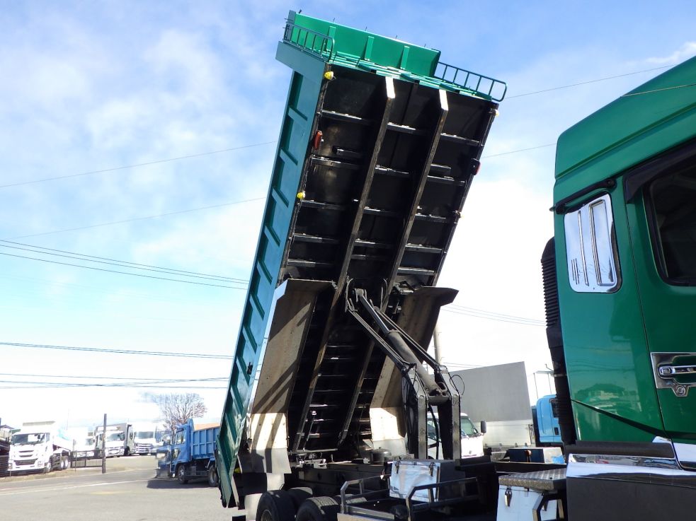 ボディー裏側の状態です。|三菱 スーパーグレート QKG-FV50VYの写真11