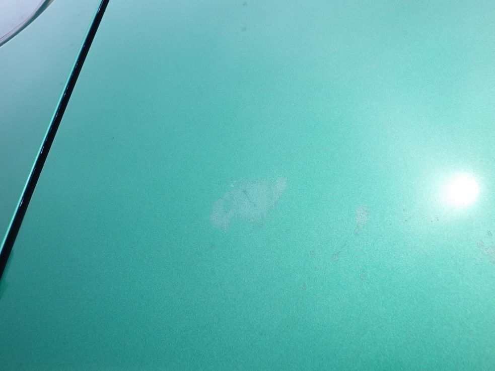 助手席側クォーターパネルにタッチアップ跡があります。|三菱 スーパーグレート QKG-FV50VYの写真24