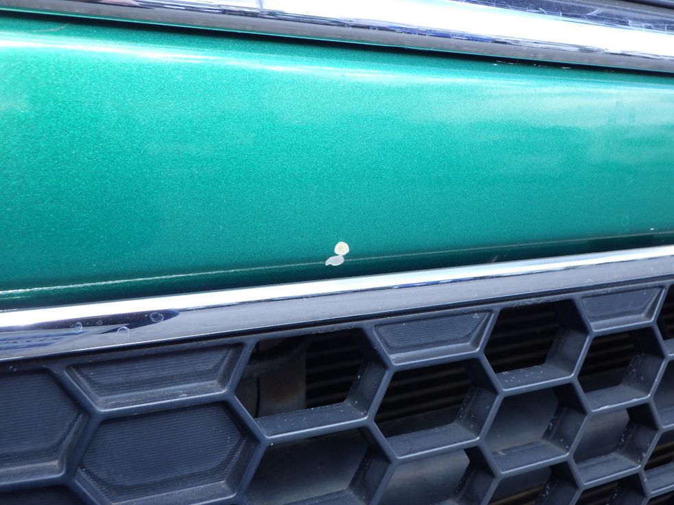 フロントパネルに飛び石キズがあります。|三菱 スーパーグレート QKG-FV50VYの写真26