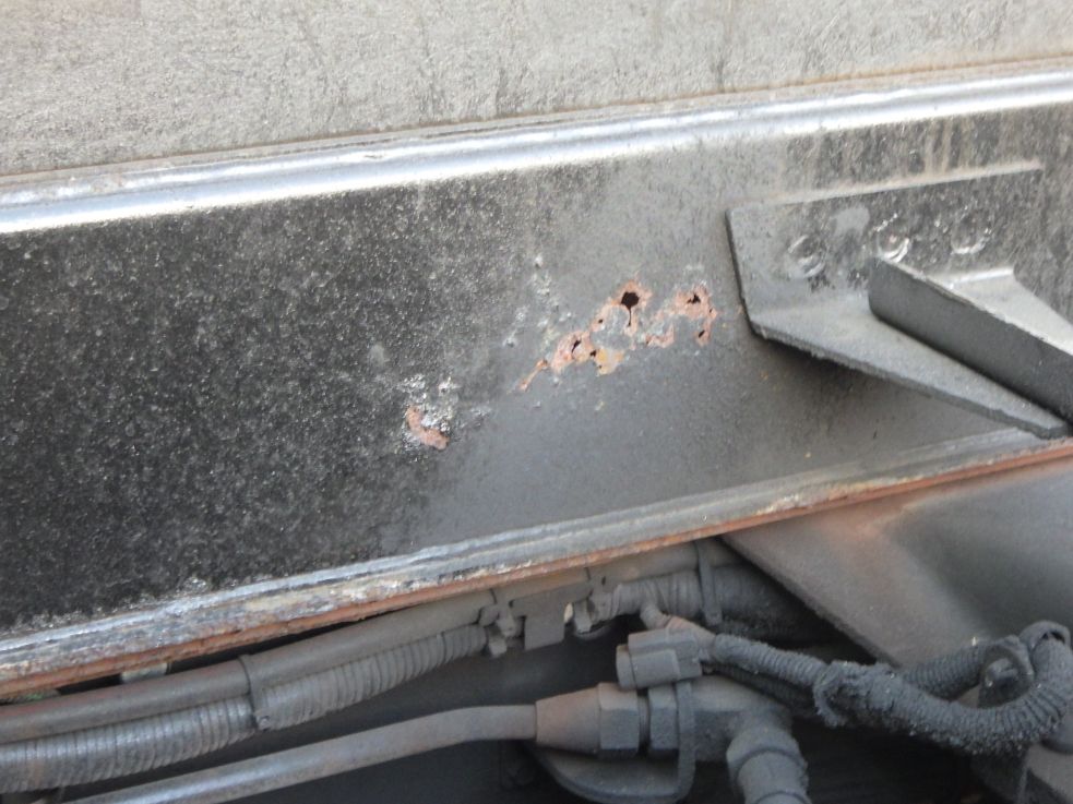 サブフレーム内側に腐食・穴があります。|三菱 スーパーグレート QKG-FV50VYの写真34