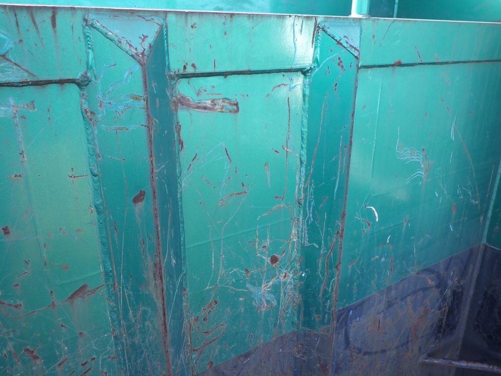 プロテクター裏側にキズ・サビ・ヘコミがあります。|三菱 スーパーグレート QKG-FV50VYの写真36