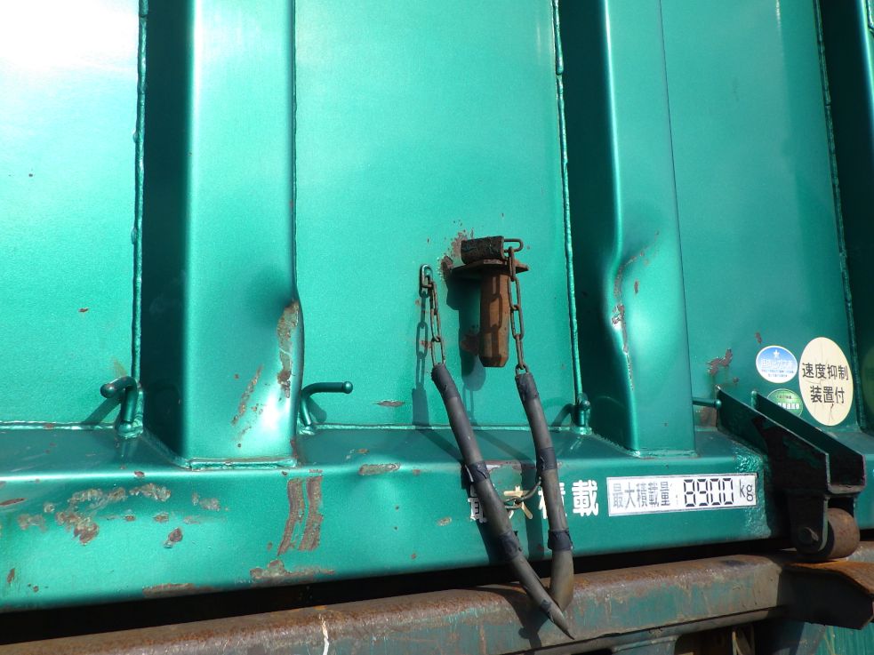 リヤゲートにキズ・サビ・ヘコミがあります。|三菱 スーパーグレート QKG-FV50VYの写真39