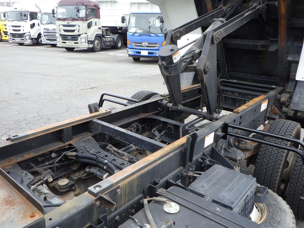 シャーシの状態です。|いすゞ フォワード 2RG-FRR90S2(2WD)の写真10