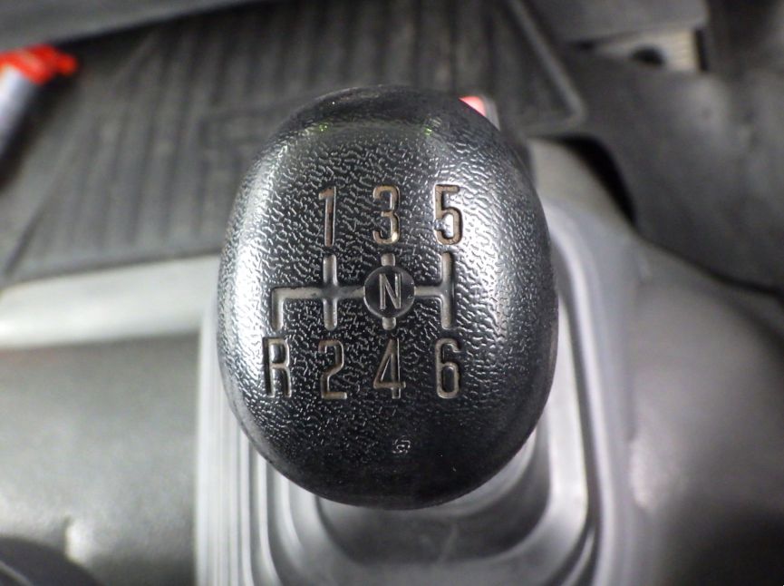 MT６速です。|いすゞ フォワード 2RG-FRR90S2(2WD)の写真16