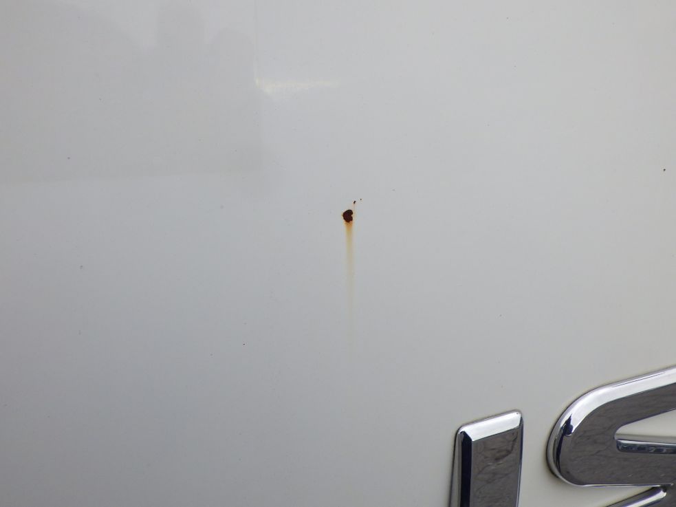 フロントパネルに飛び石キズがあります。|いすゞ フォワード 2RG-FRR90S2(2WD)の写真21