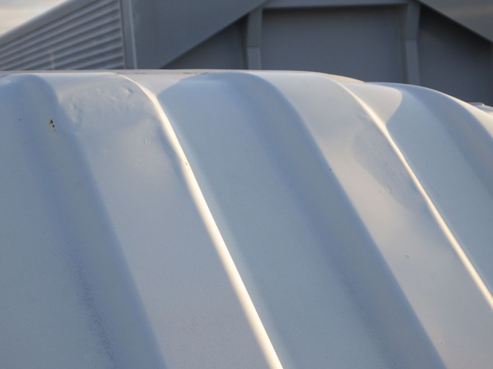 ルーフ後方にヘコミがあります。|いすゞ フォワード 2RG-FRR90S2(2WD)の写真24