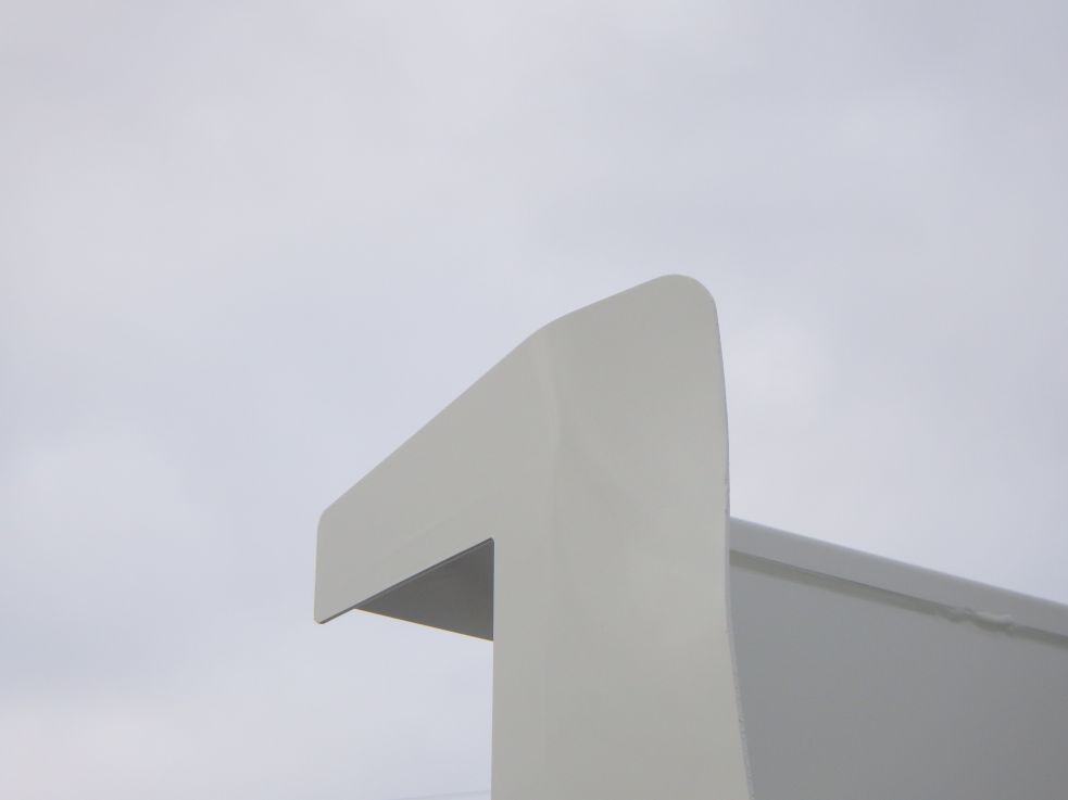 ボディー前方の助手席側に曲がりがあります。|いすゞ フォワード 2RG-FRR90S2(2WD)の写真26