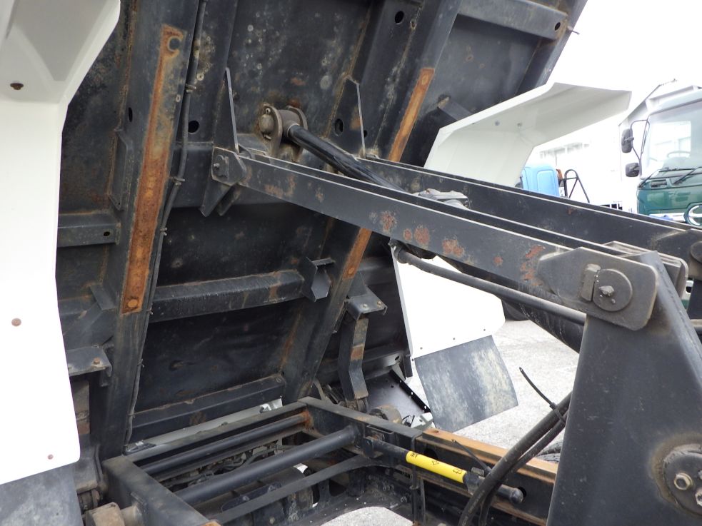 ボディー下回りにサビがあります。|いすゞ フォワード 2RG-FRR90S2(2WD)の写真29