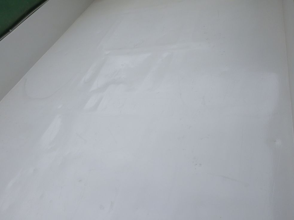 床鉄板にヘコミがあります。|いすゞ フォワード 2RG-FRR90S2(2WD)の写真31