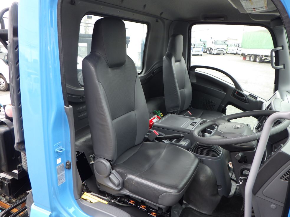 乗車定員は２名です。|UDトラックス コンドル 2RG-BRR90S2(2WD)の写真6