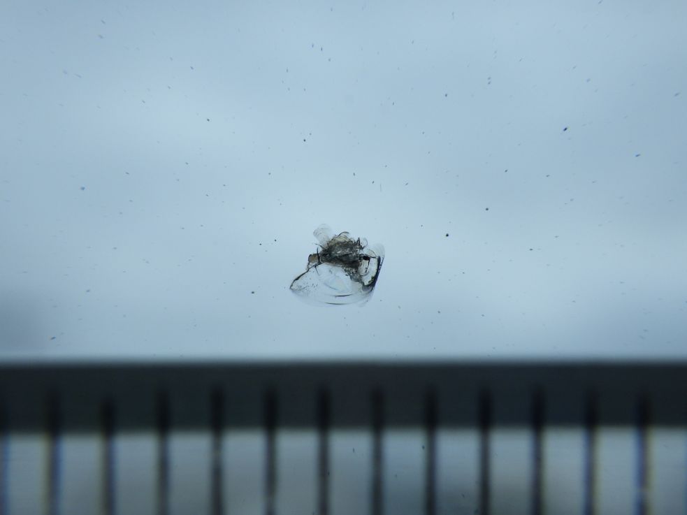 フロントガラスに小キズがあります。|UDトラックス コンドル 2RG-BRR90S2(2WD)の写真13