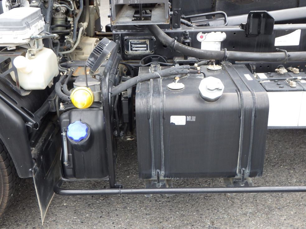 燃料タンクは９０Lです。|UDトラックス コンドル 2RG-BRR90S2(2WD)の写真14