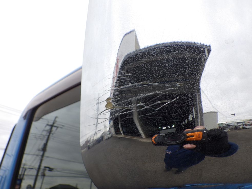 運転席側ミラーにキズがあります。|UDトラックス コンドル 2RG-BRR90S2(2WD)の写真22