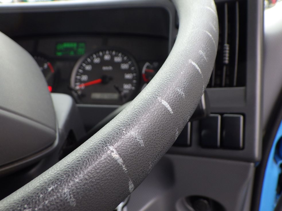 ハンドルにスレがあります。|UDトラックス コンドル 2RG-BRR90S2(2WD)の写真26