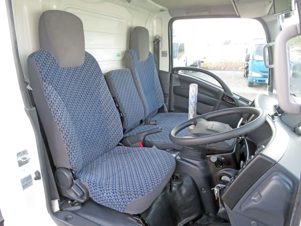 いすゞ エルフ 2RG-NMR88AN(2WD)の写真6