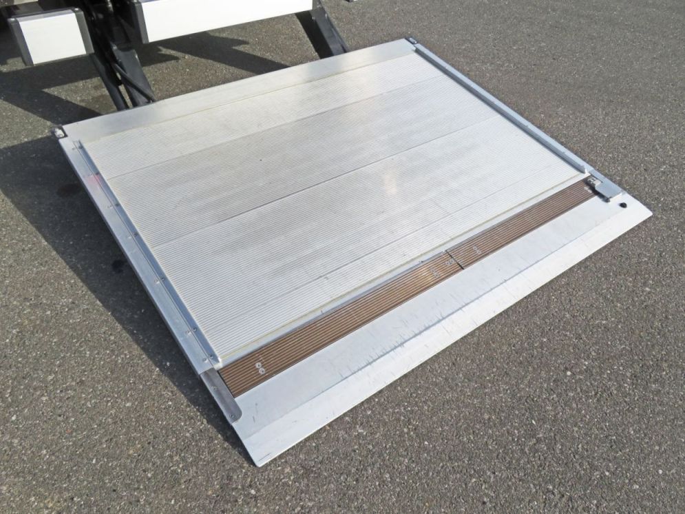 いすゞ エルフ 2RG-NMR88AN(2WD)の写真10