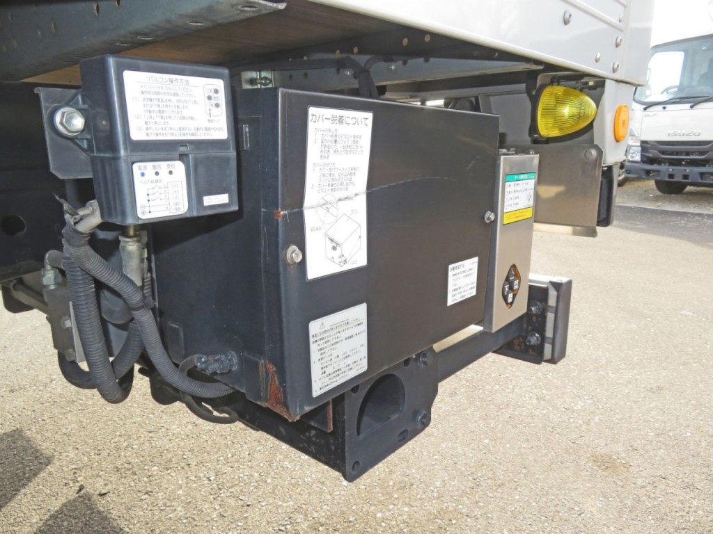 いすゞ エルフ 2RG-NMR88AN(2WD)の写真11