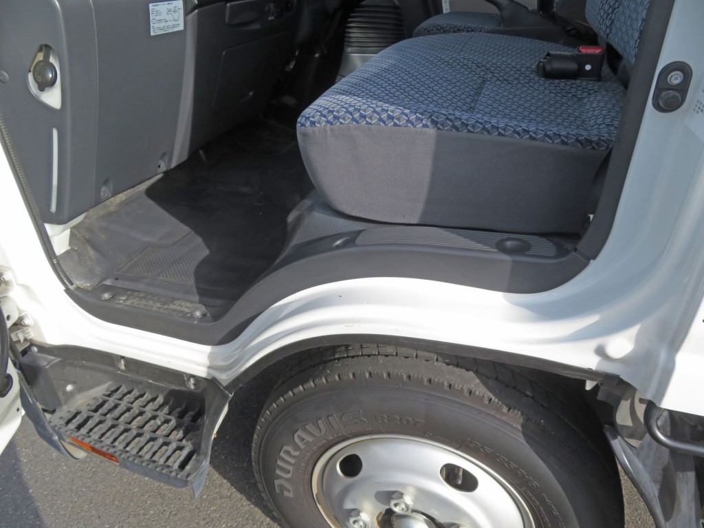 いすゞ エルフ 2RG-NMR88AN(2WD)の写真31