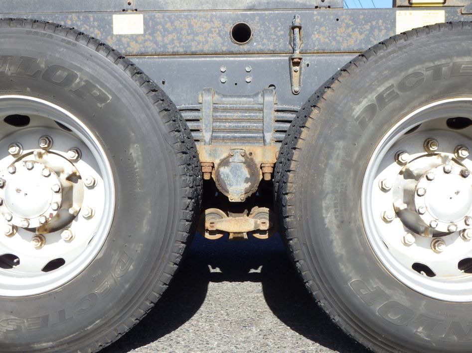 タイヤ間の状態です。|いすゞ ギガ QKG-CXZ77ATの写真5