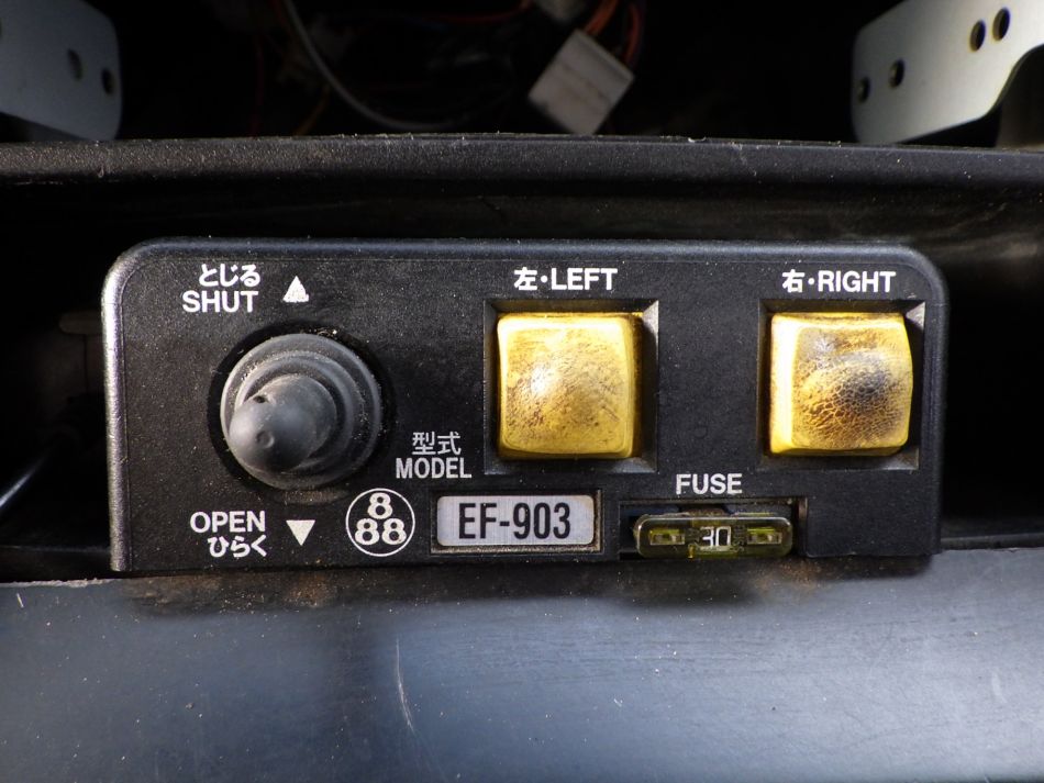 コボレーンの操作スイッチです。|いすゞ ギガ QKG-CXZ77ATの写真17