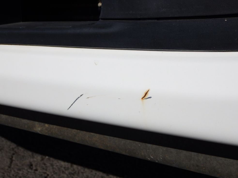 フロントバンパーにキズ・サビがあります。|いすゞ ギガ QKG-CXZ77ATの写真21