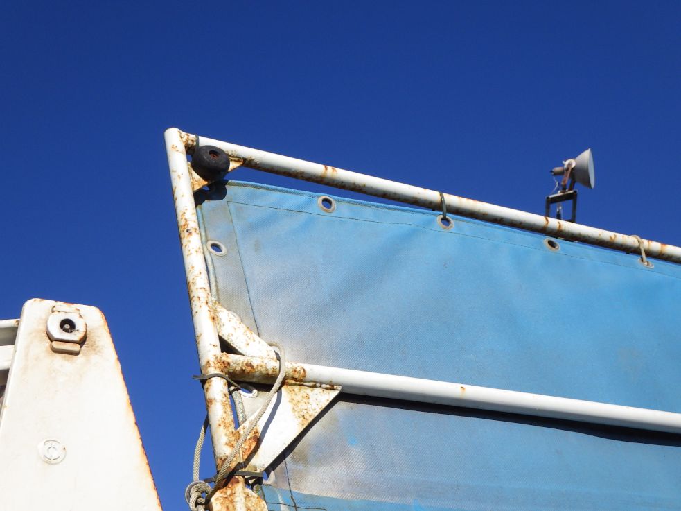 左右のシートアームにサビがあります。|いすゞ ギガ QKG-CXZ77ATの写真24