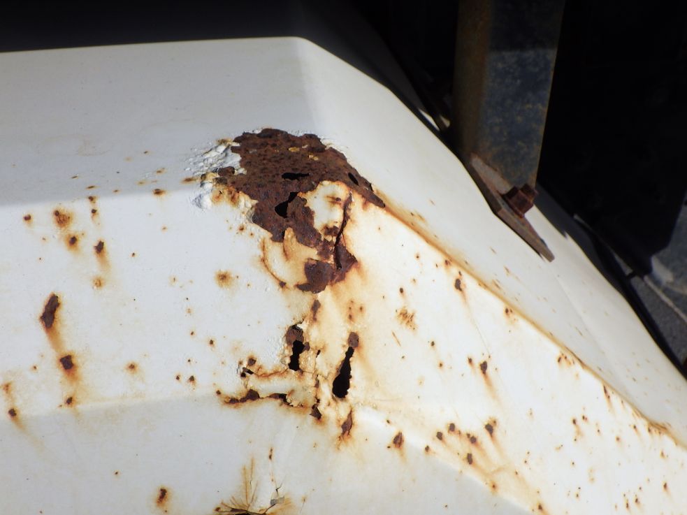 助手席側リヤフェンダーにキズ・ヘコミ・腐食・穴があります。|いすゞ ギガ QKG-CXZ77ATの写真26