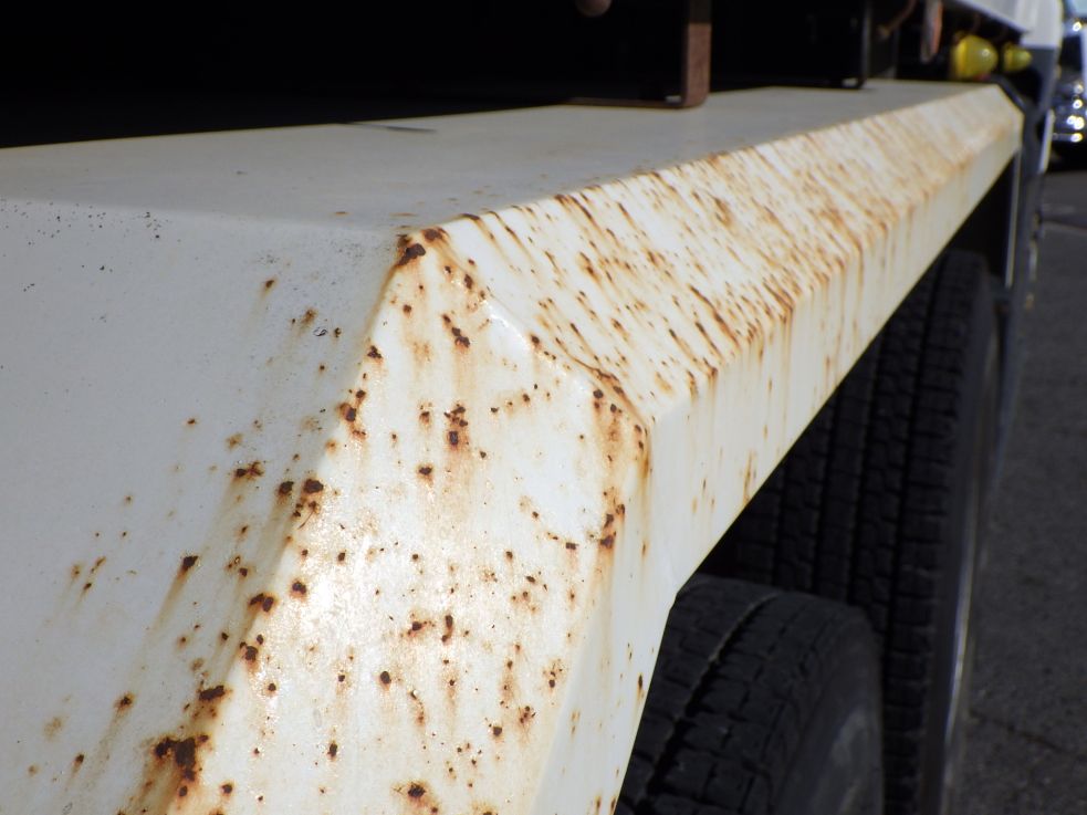 運転席側リヤフェンダーにキズ・サビがあります。|いすゞ ギガ QKG-CXZ77ATの写真27