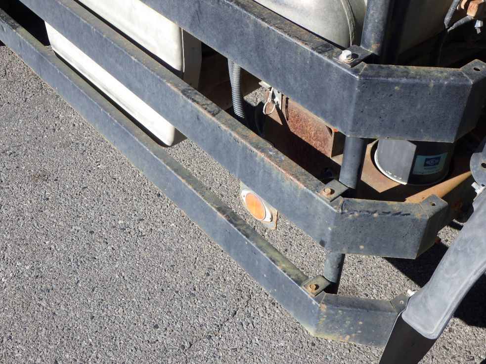 運転席側サイドバンパーにサビがあります。|いすゞ ギガ QKG-CXZ77ATの写真29