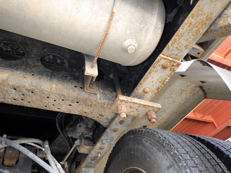 ボディー下周りにサビがあります。|いすゞ ギガ QKG-CXZ77ATの写真30