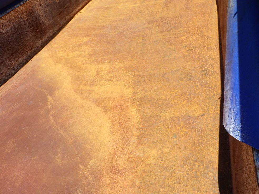 床鉄板にキズ・サビ・ヘコミがあります。|いすゞ ギガ QKG-CXZ77ATの写真33