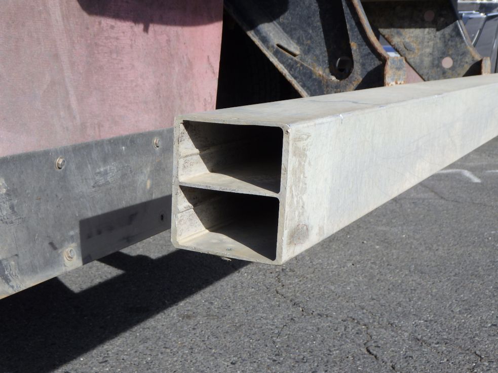 リヤバンパーの左右のカバーが欠損しています。|いすゞ ギガ QKG-CXZ77ATの写真37