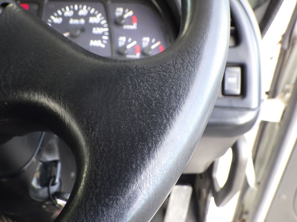 ハンドルにスレがあります。|いすゞ ギガ QKG-CXZ77ATの写真39