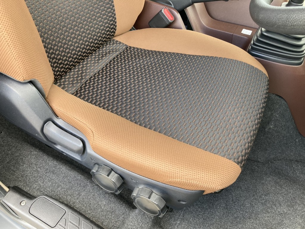 シート座面の状態です。|日野 レンジャー 2KG-FD2ABA(2WD)の写真13