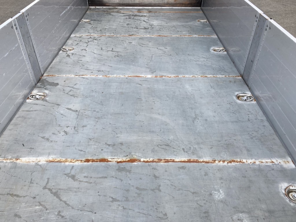 床前方の状態です。（鉄板張り）|日野 レンジャー 2KG-FD2ABA(2WD)の写真19