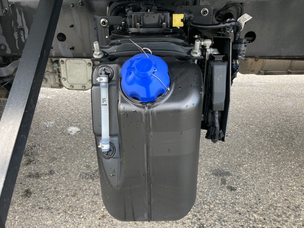 アドブルータンクです。|日野 レンジャー 2KG-FD2ABA(2WD)の写真26