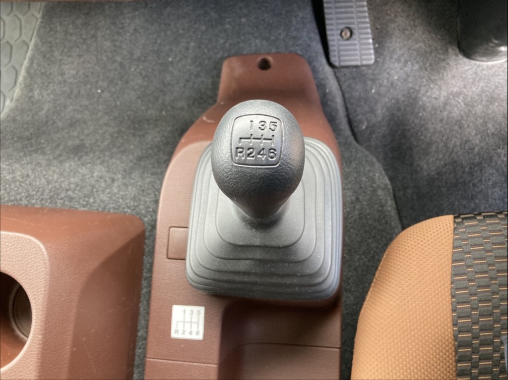 6速です。|日野 レンジャー 2KG-FD2ABA(2WD)の写真29