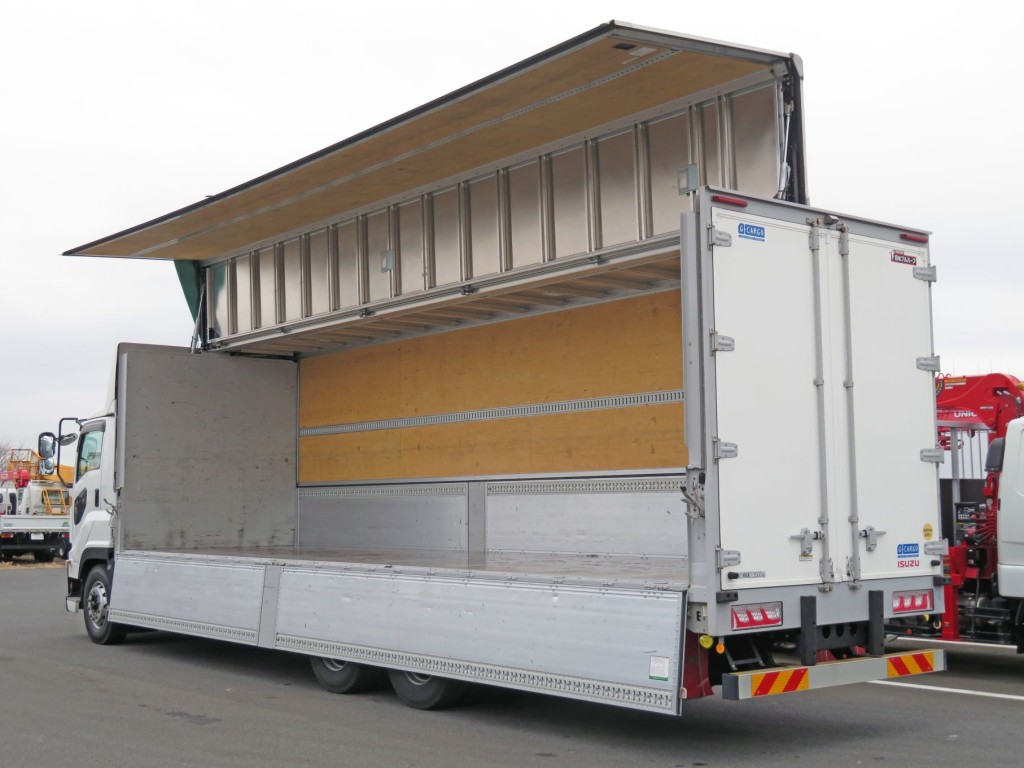 いすゞ ギガ 2PG-CYL77Cの写真3