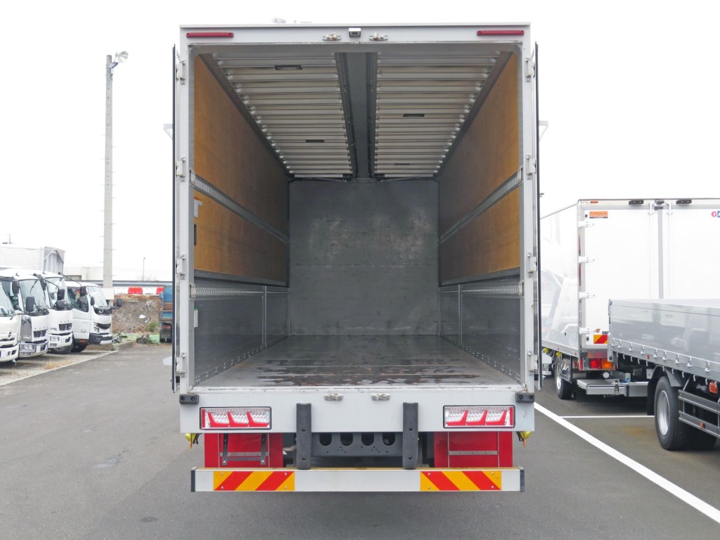 いすゞ ギガ 2PG-CYL77Cの写真8