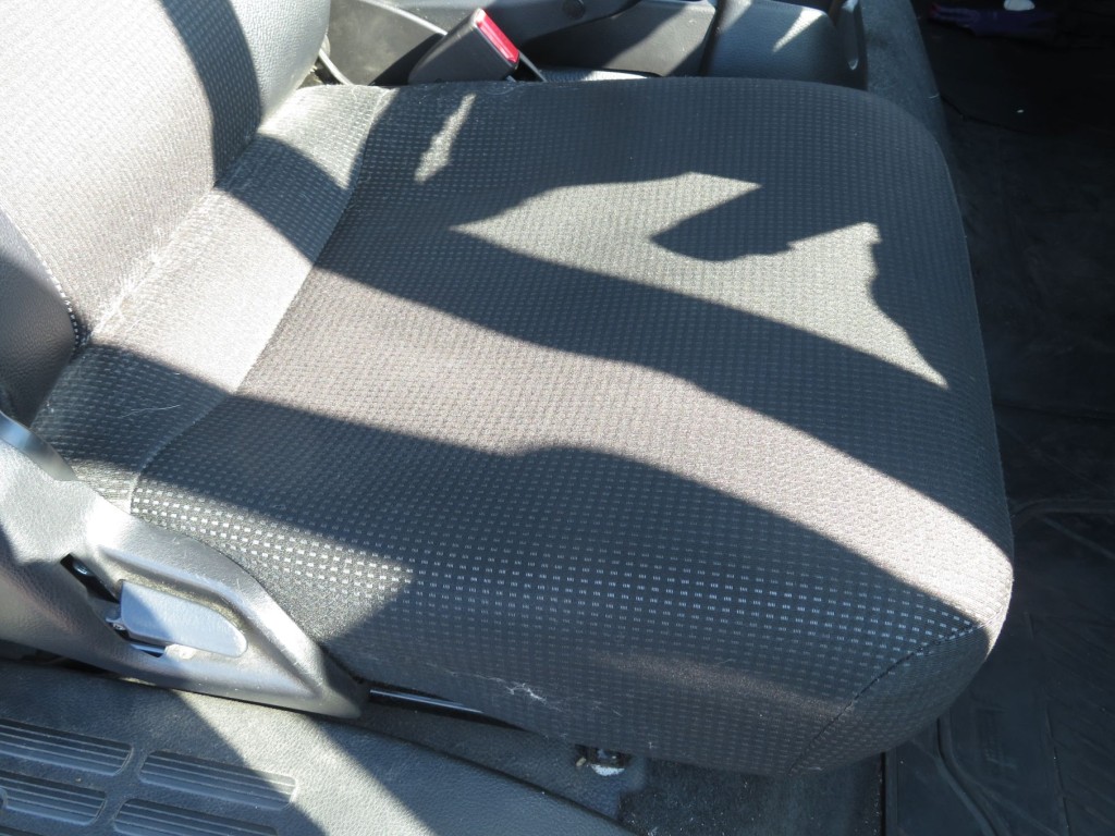 運転席座面にヘタリがあります。|三菱 キャンター 2PG-FEB80(2WD)の写真7