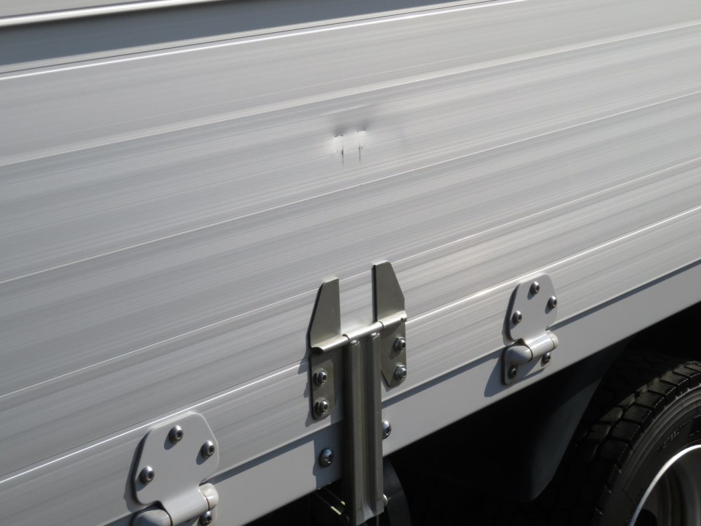 助手席側あおりにキズ・ヘコミがあります。|三菱 キャンター 2PG-FEB80(2WD)の写真15