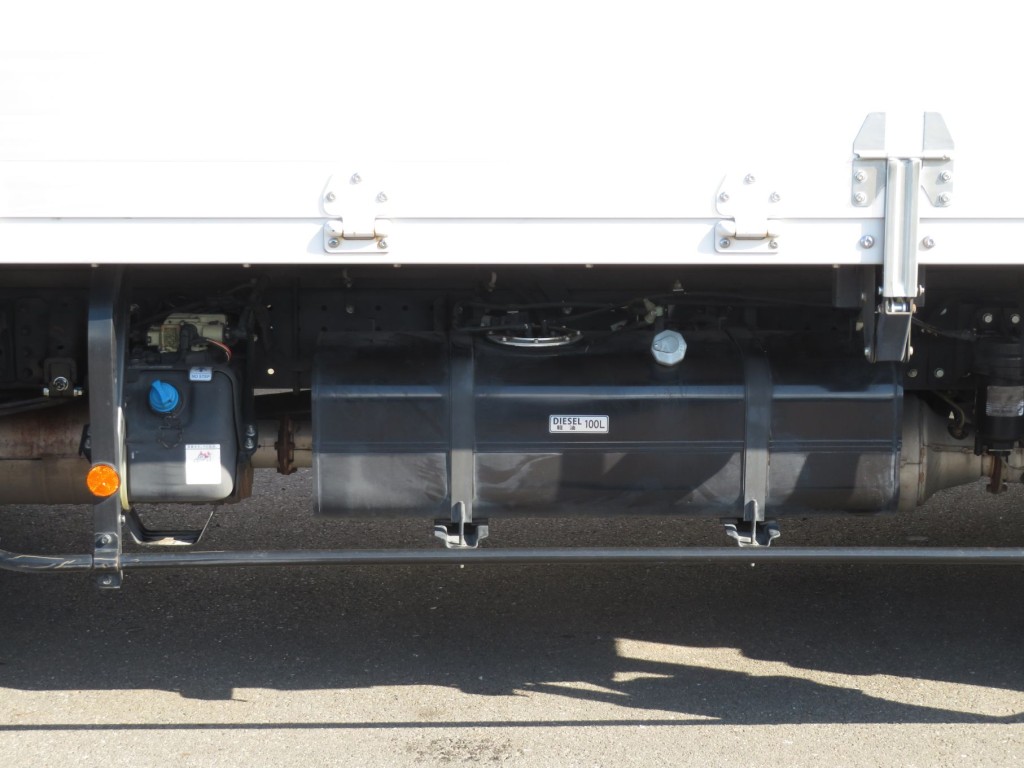 燃料タンクは100Lです。|三菱 キャンター 2PG-FEB80(2WD)の写真19