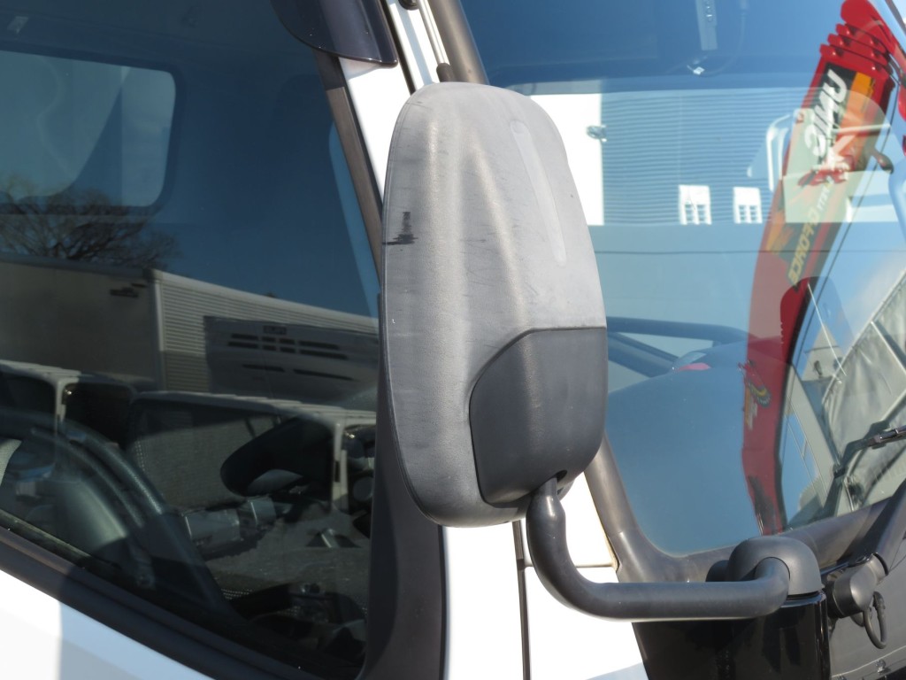 運転席側サイドミラーカバーにキズがあります。|三菱 キャンター 2PG-FEB80(2WD)の写真26