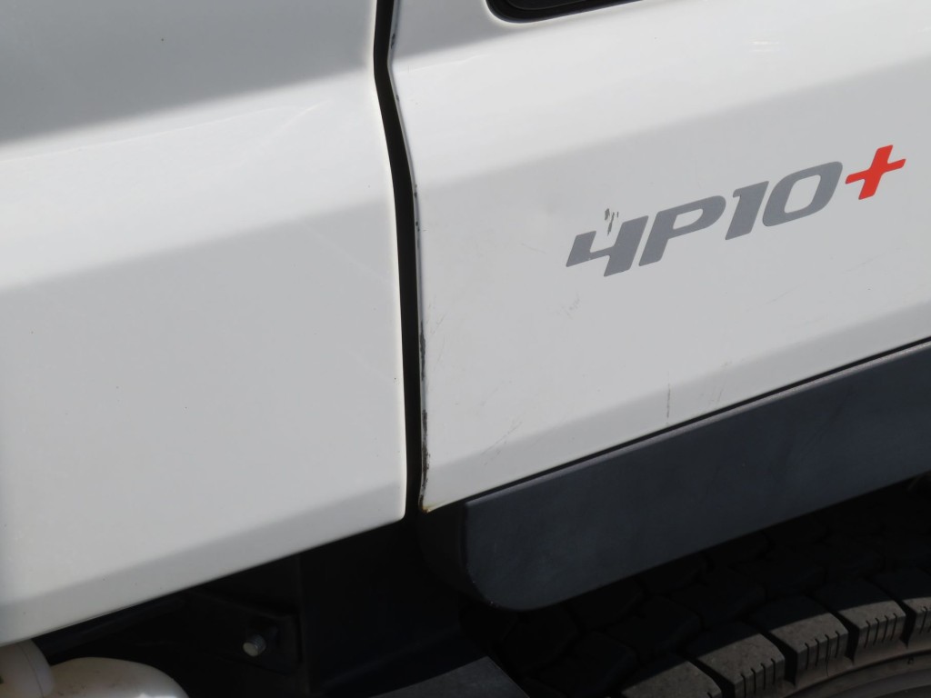 運転席ドアの端にキズがあります。|三菱 キャンター 2PG-FEB80(2WD)の写真28