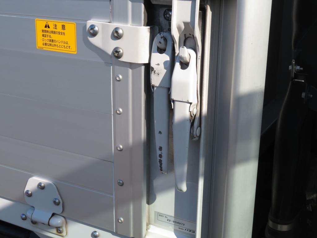 運転席側あおりロックハンドルにキズがあります。|三菱 キャンター 2PG-FEB80(2WD)の写真30