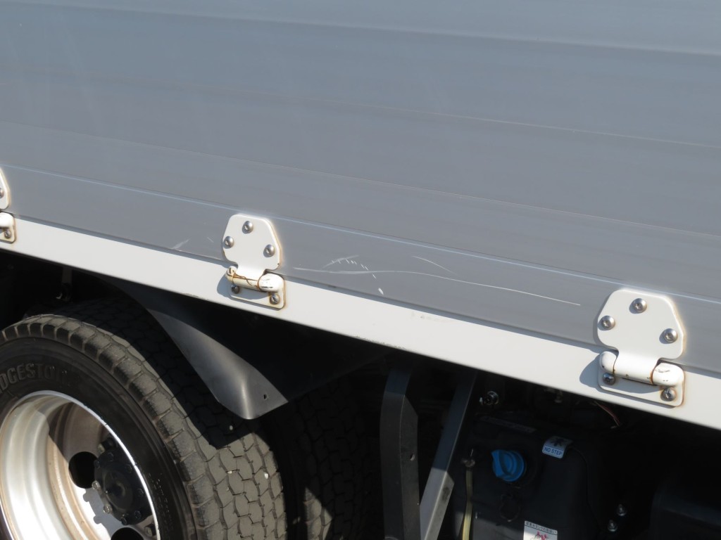 運転席側あおりに細かいキズがあります。|三菱 キャンター 2PG-FEB80(2WD)の写真33