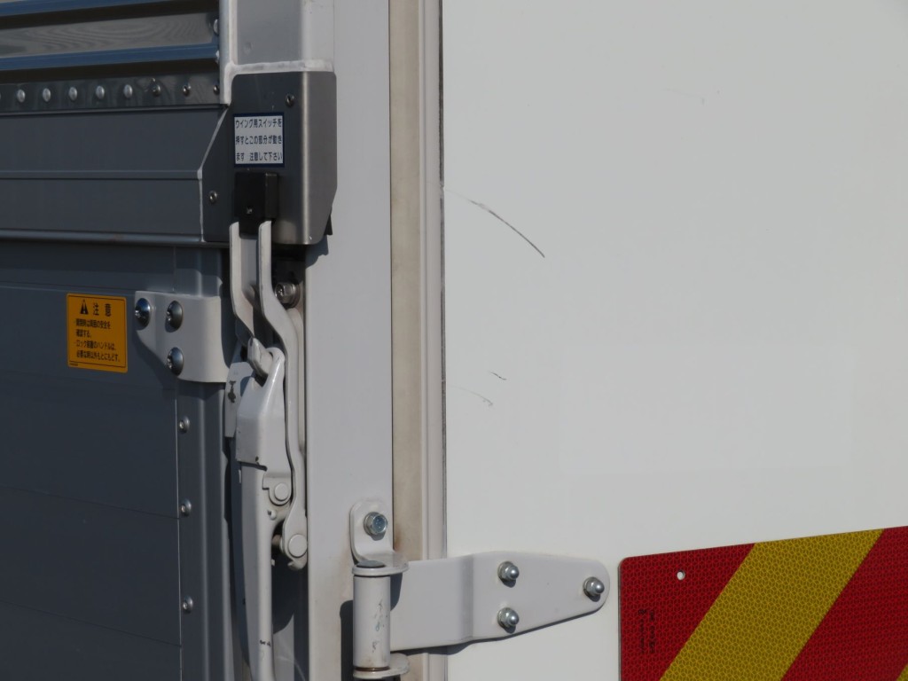 リア扉に軽いキズがあります。|三菱 キャンター 2PG-FEB80(2WD)の写真37