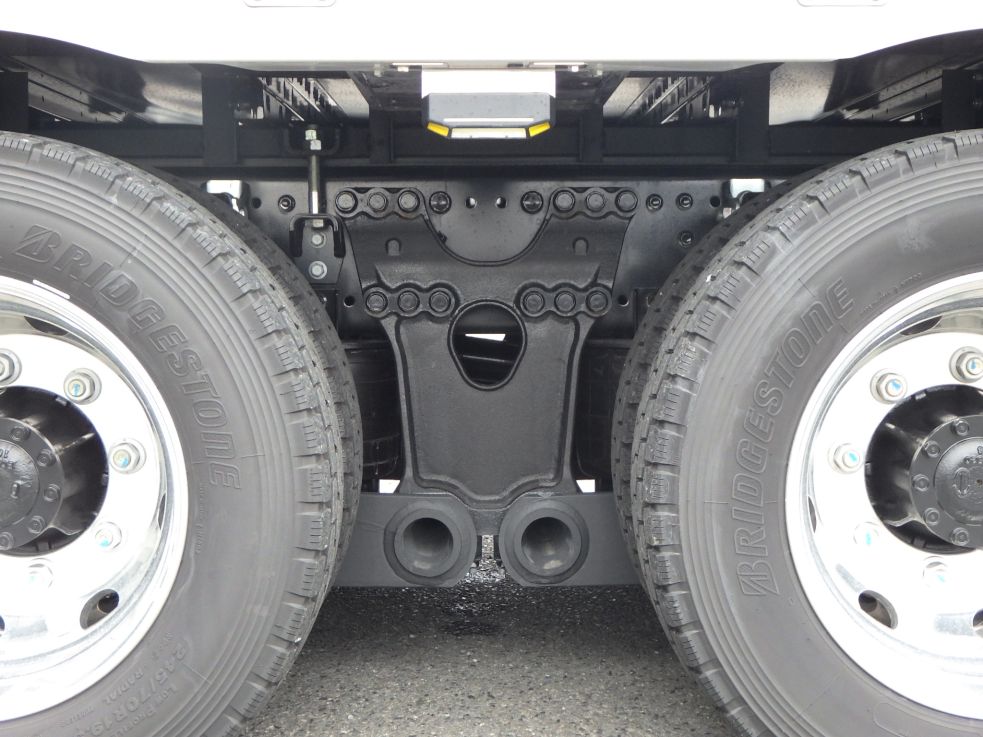 タイヤ間の状態です。（エアサスです）|日野 プロフィア 2DG-FW1AHCの写真5